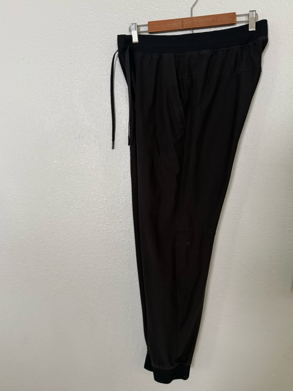 Lululemon Men’s Large Black ABC Jogger Pants - Picture 6 of 9